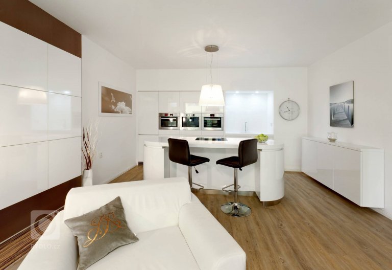 add picture to album