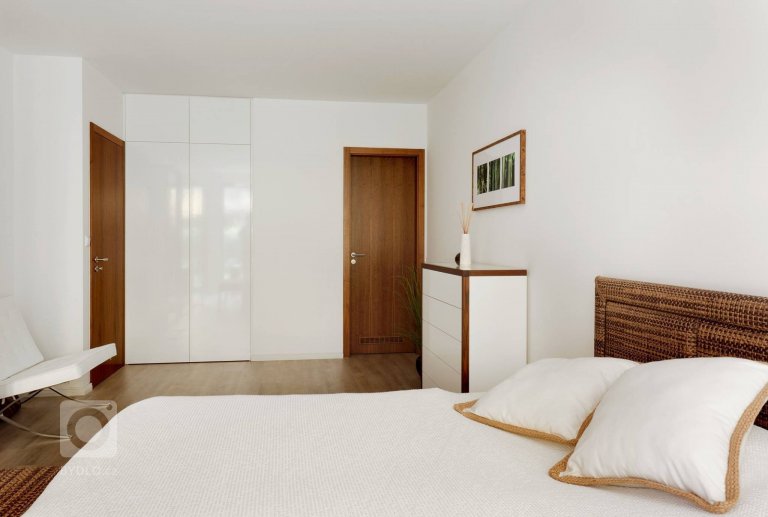 add picture to album