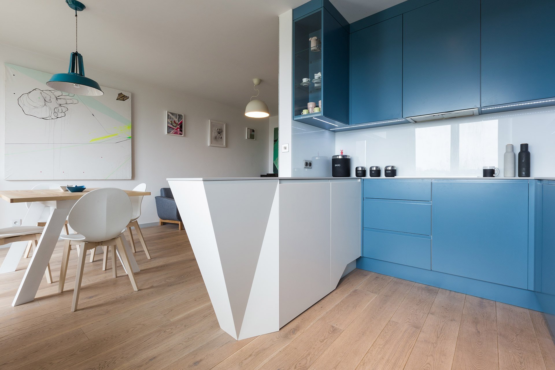 Kuchyňský ostrůvek má také geometrický tvar.