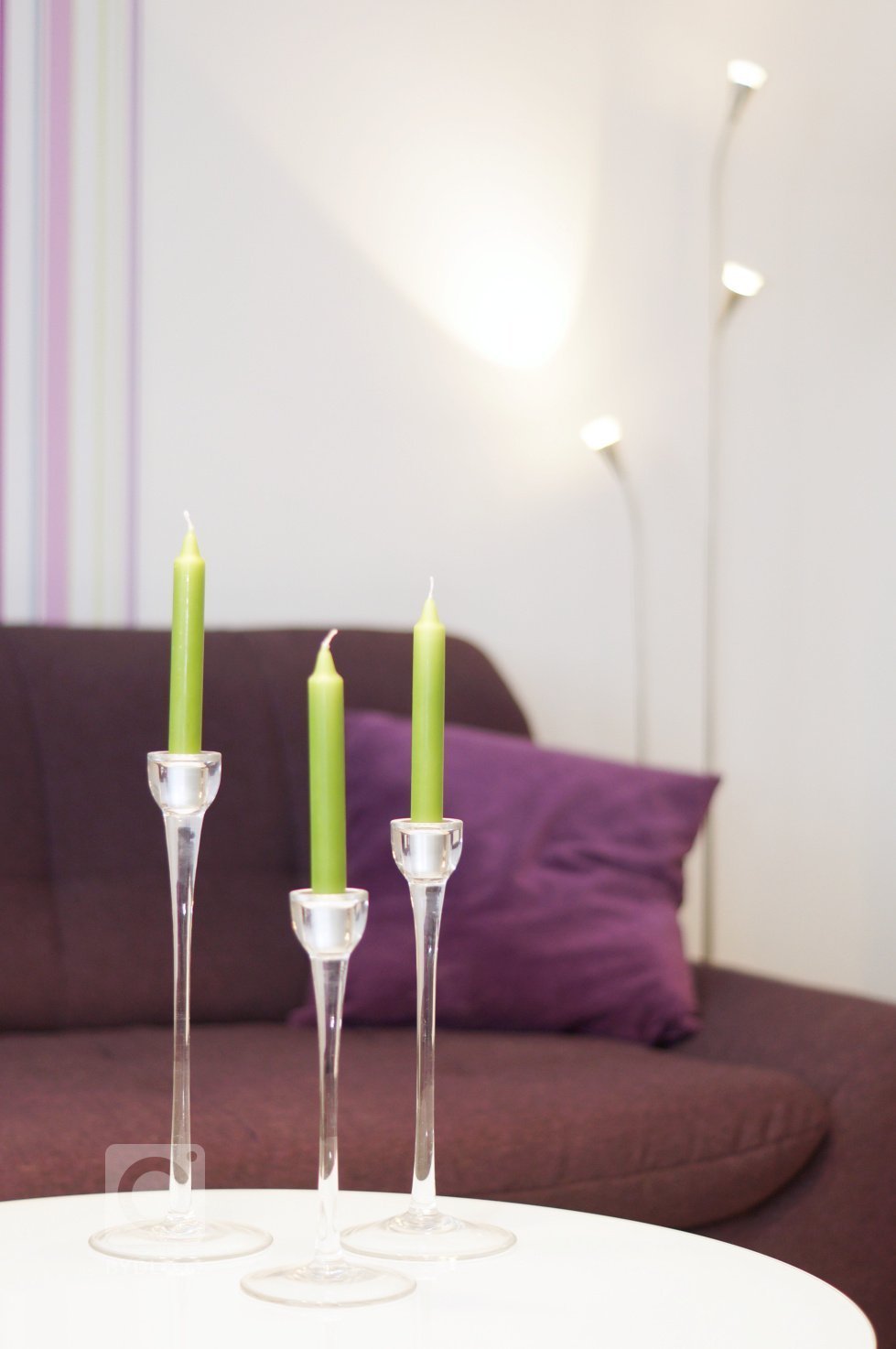 Obývací pokoj s krbem byl původně takovou nepovedenou slepenicí všech možných zásahů a úprav předešlých majitelů.&nbsp;S novými&nbsp;vlastníky jsme se&nbsp…