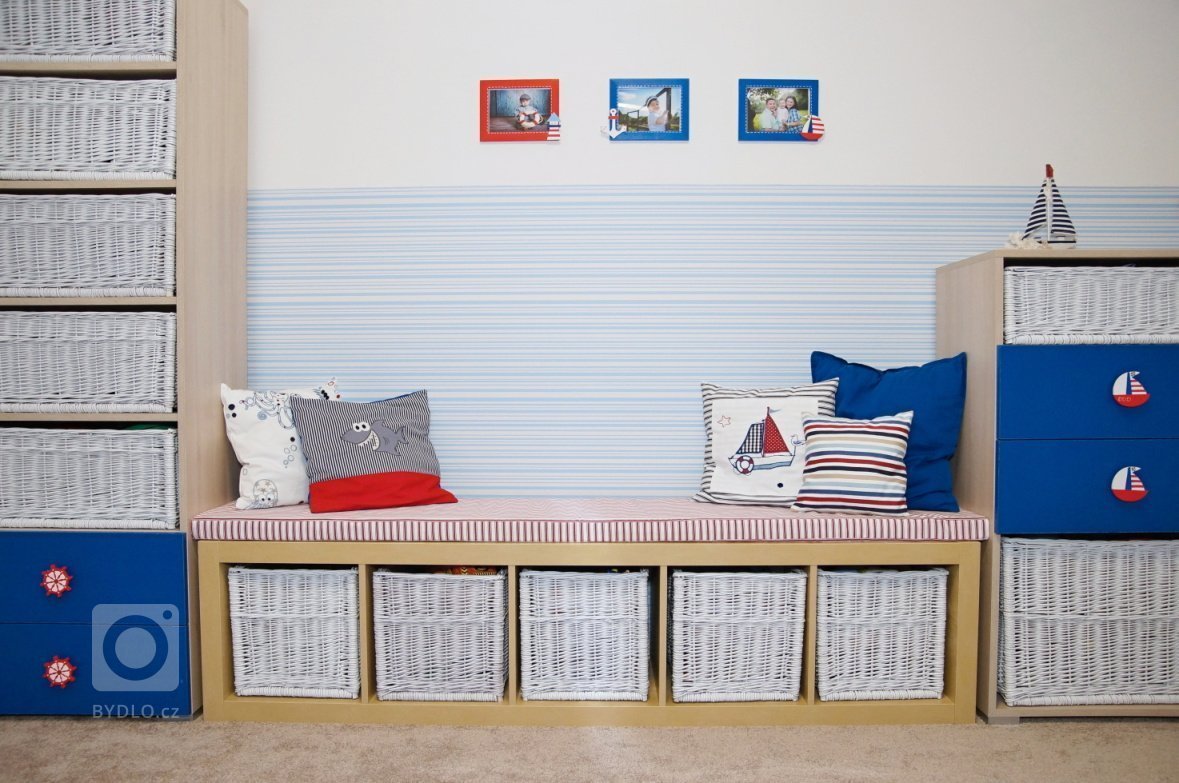 Herna pro malého chlapečka v námořnickém&nbsp;stylu byla rovněž již částečně zařízena, ale chtělo to barevně i stylově vyladit, aby prostor jednak sloužil…