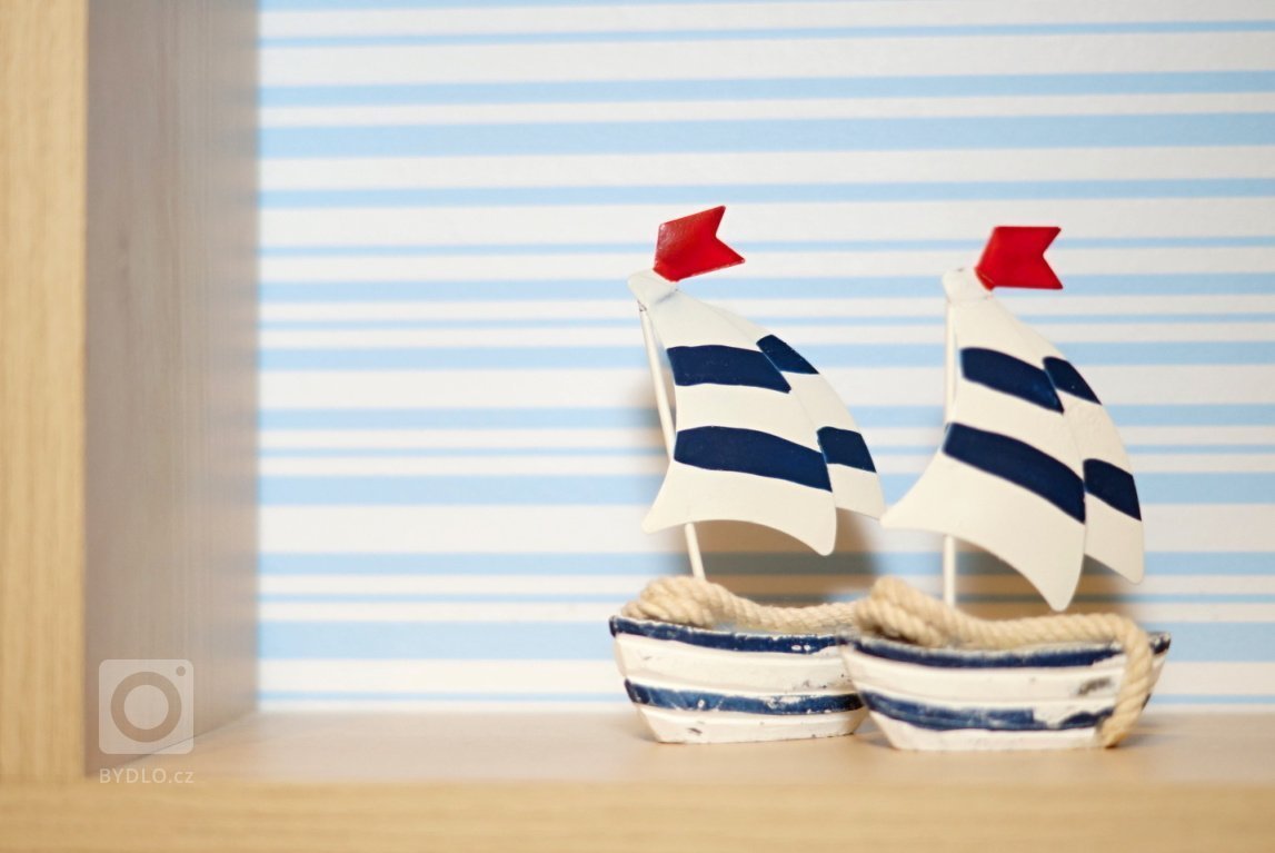 Herna pro malého chlapečka v námořnickém&nbsp;stylu byla rovněž již částečně zařízena, ale chtělo to barevně i stylově vyladit, aby prostor jednak sloužil…