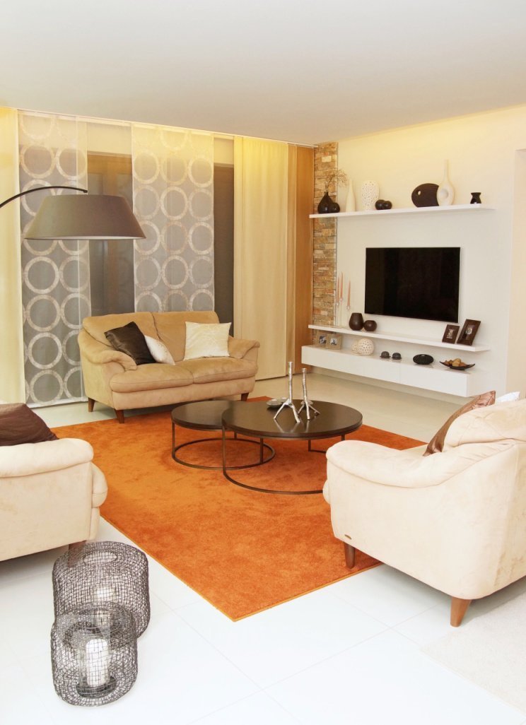 Tento obývací pokoj prošel redesignem,&nbsp; tedy část zařízení zůstala původní a část byla nově vyrobena namíru. Celkově byl interier barevně a materiálově…