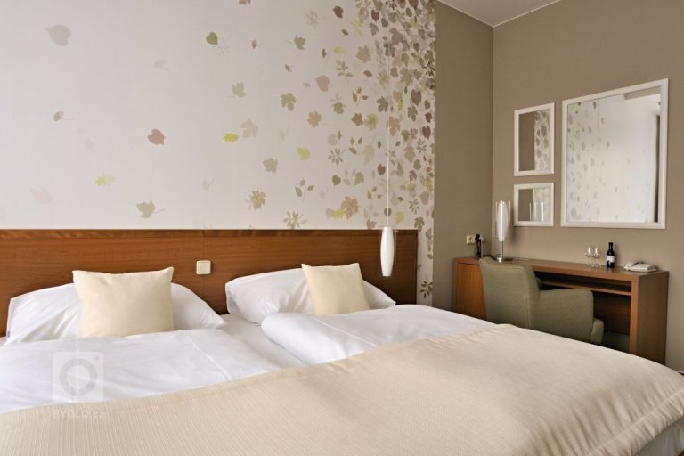 add picture to album