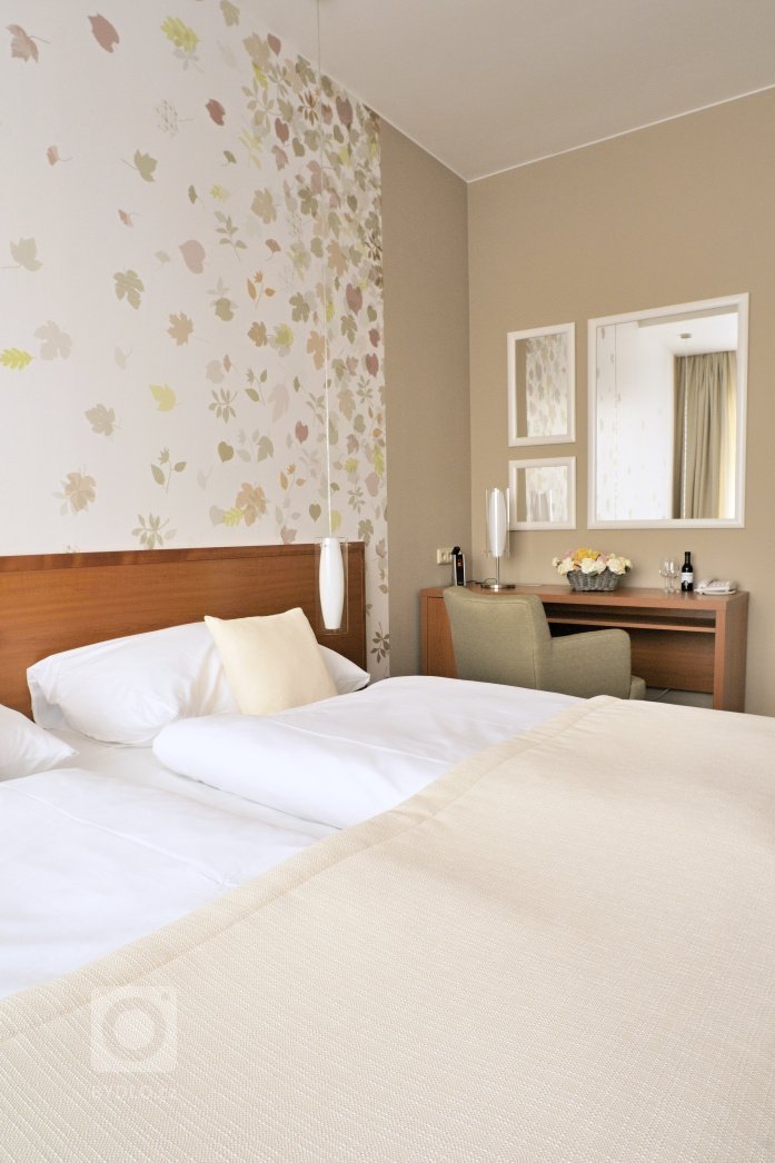 add picture to album