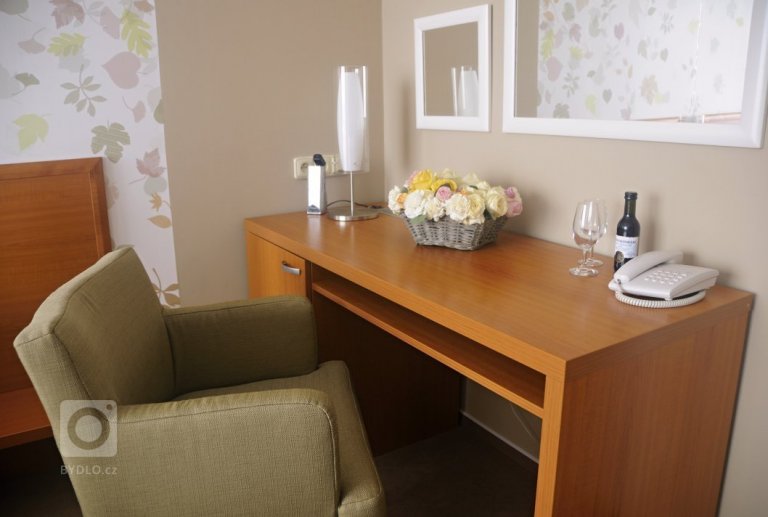 add picture to album