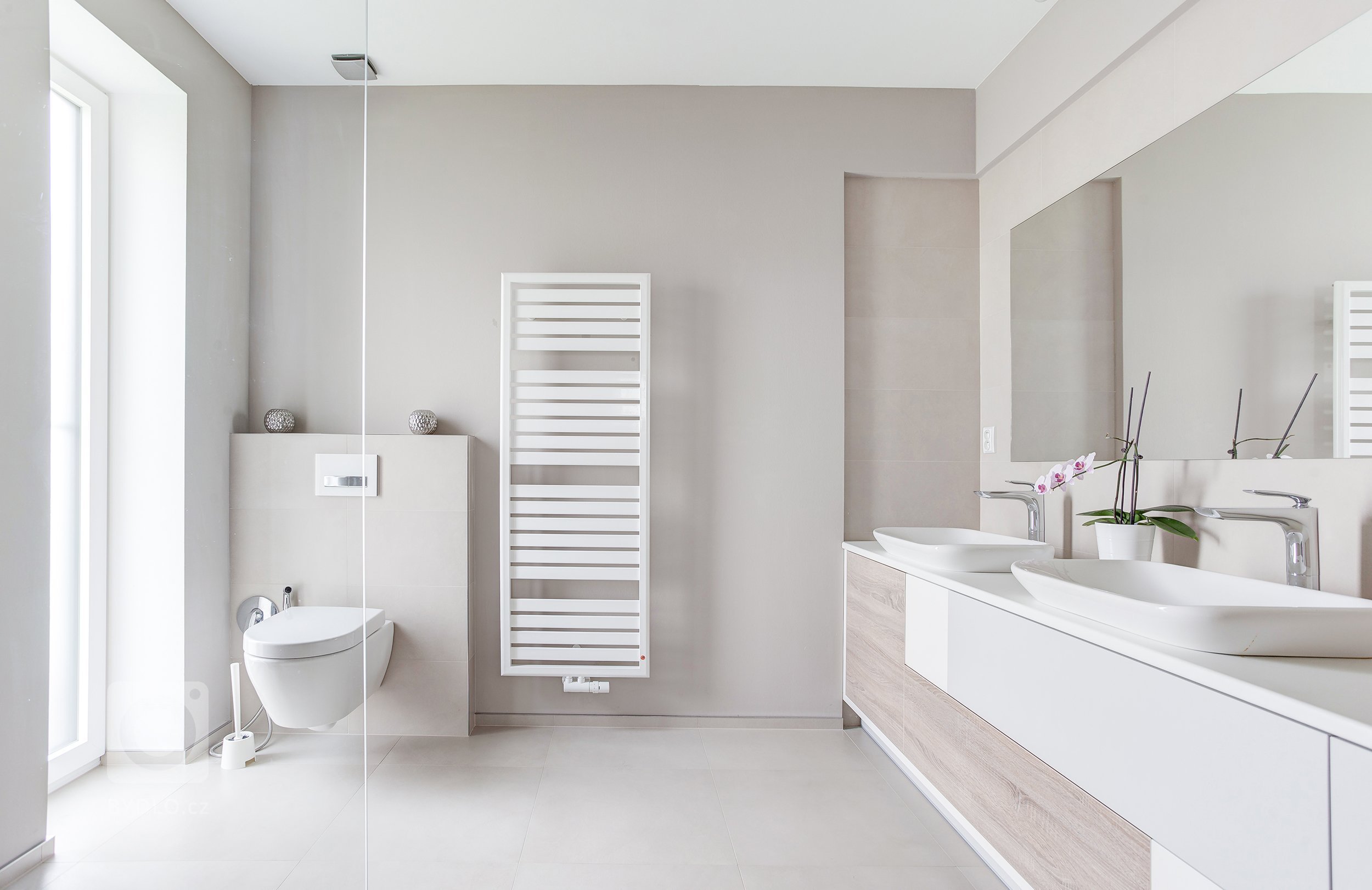 Rodinný dům se nachází na okraji&nbsp;města&nbsp;v kontaktu se zelení a přírodou. Naším cílem bylo vytvořit moderní a útulné prostory,&nbsp;spojit přírodní a…