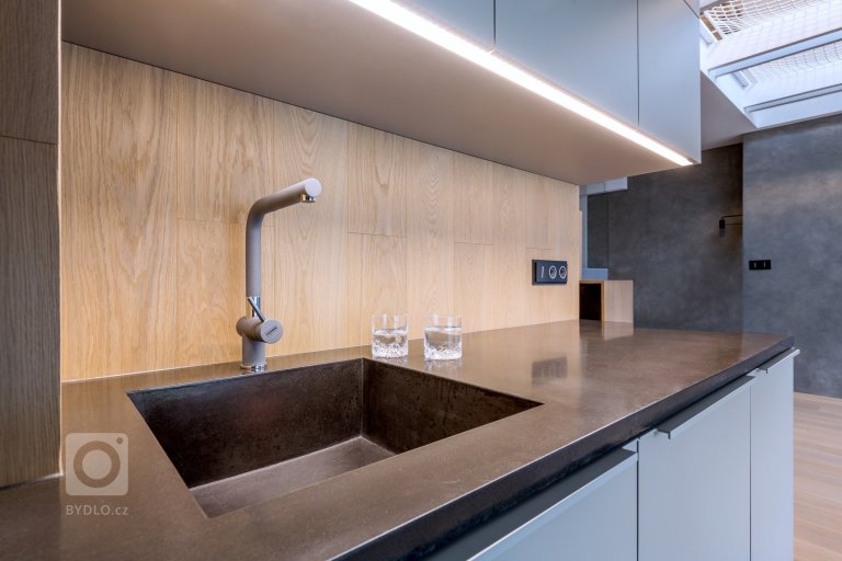 add picture to album