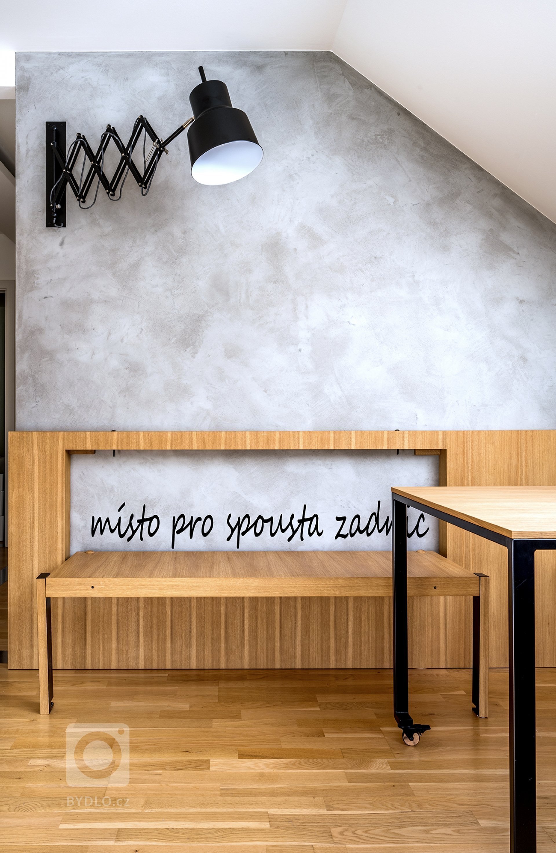 Investorka koupila mezonetový byt o&nbsp;výměře cca 72 m&sup2; a sama provedla částečnou rekonstrukci. My jsme dostali za úkol vytvořit obývací prostor s&nbsp…