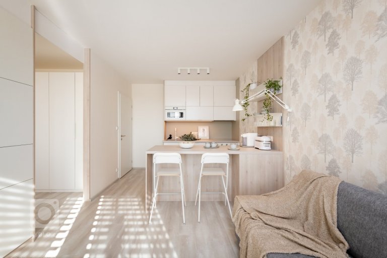 add picture to album