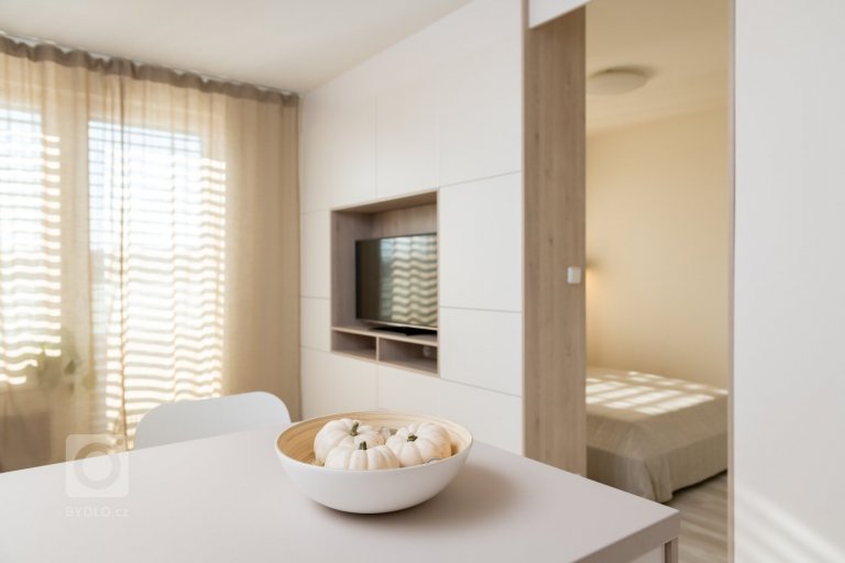 add picture to album