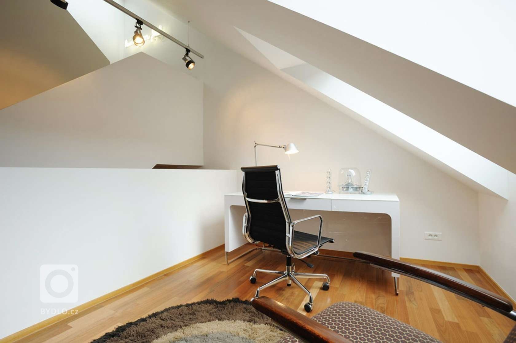 Interiéry vzorového bytu pro Real Estate Karlín Group v komplexu Cornlofts. Interiéry vznikaly v nově vybudované budově sýpky přetransformované v luxusní…