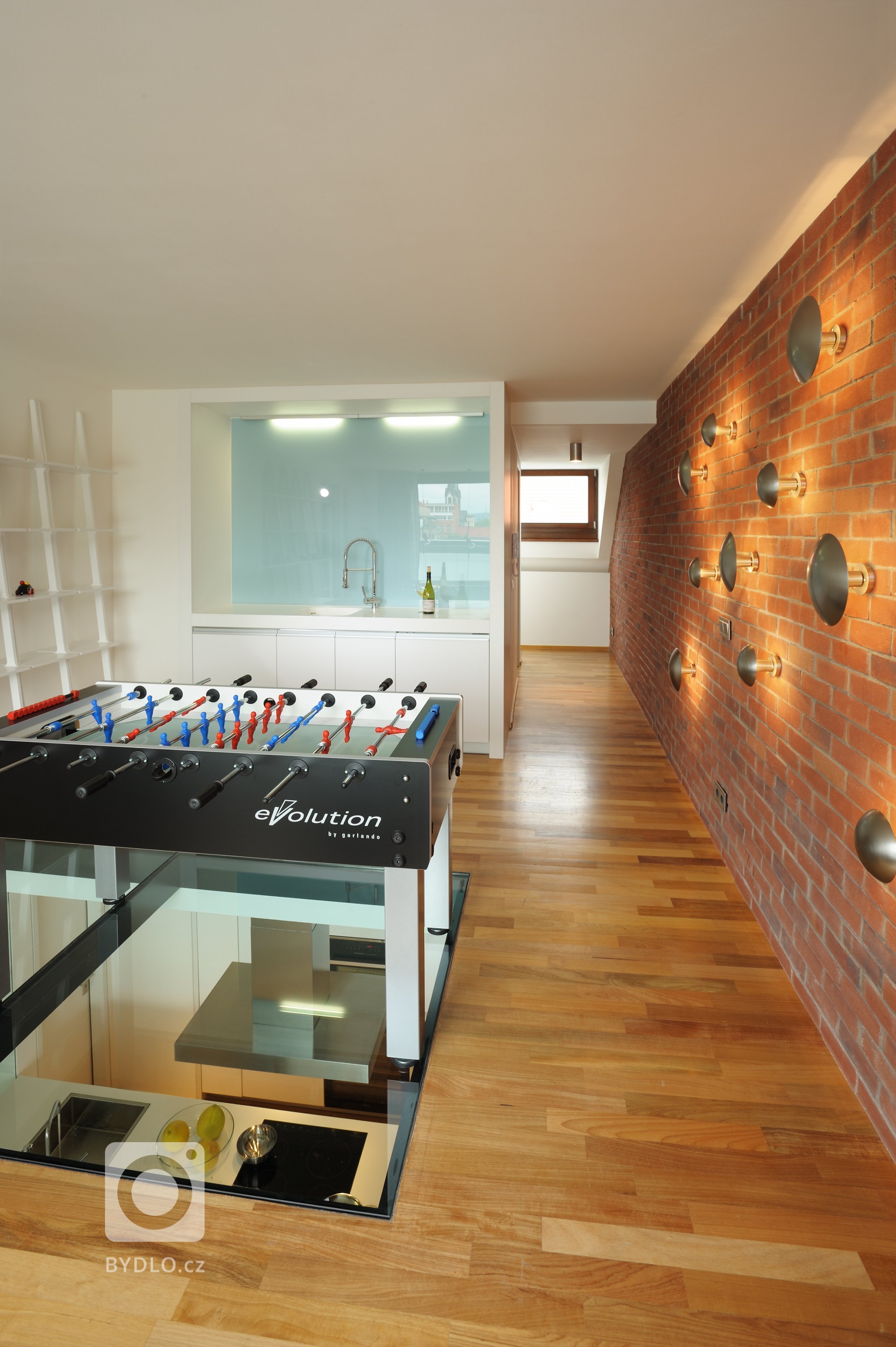 Interiéry vzorového bytu pro Real Estate Karlín Group v komplexu Cornlofts. Interiéry vznikaly v nově vybudované budově sýpky přetransformované v luxusní…