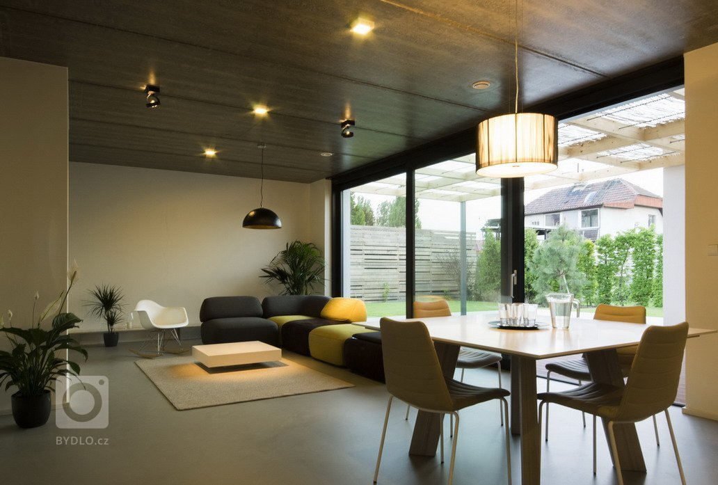 Novostavba rodinného domu v městské zástavbě, pozemek 450m2.
