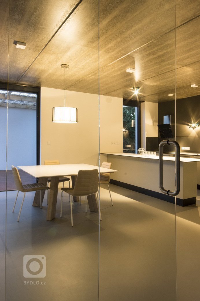 Novostavba rodinného domu v městské zástavbě, pozemek 450m2.
