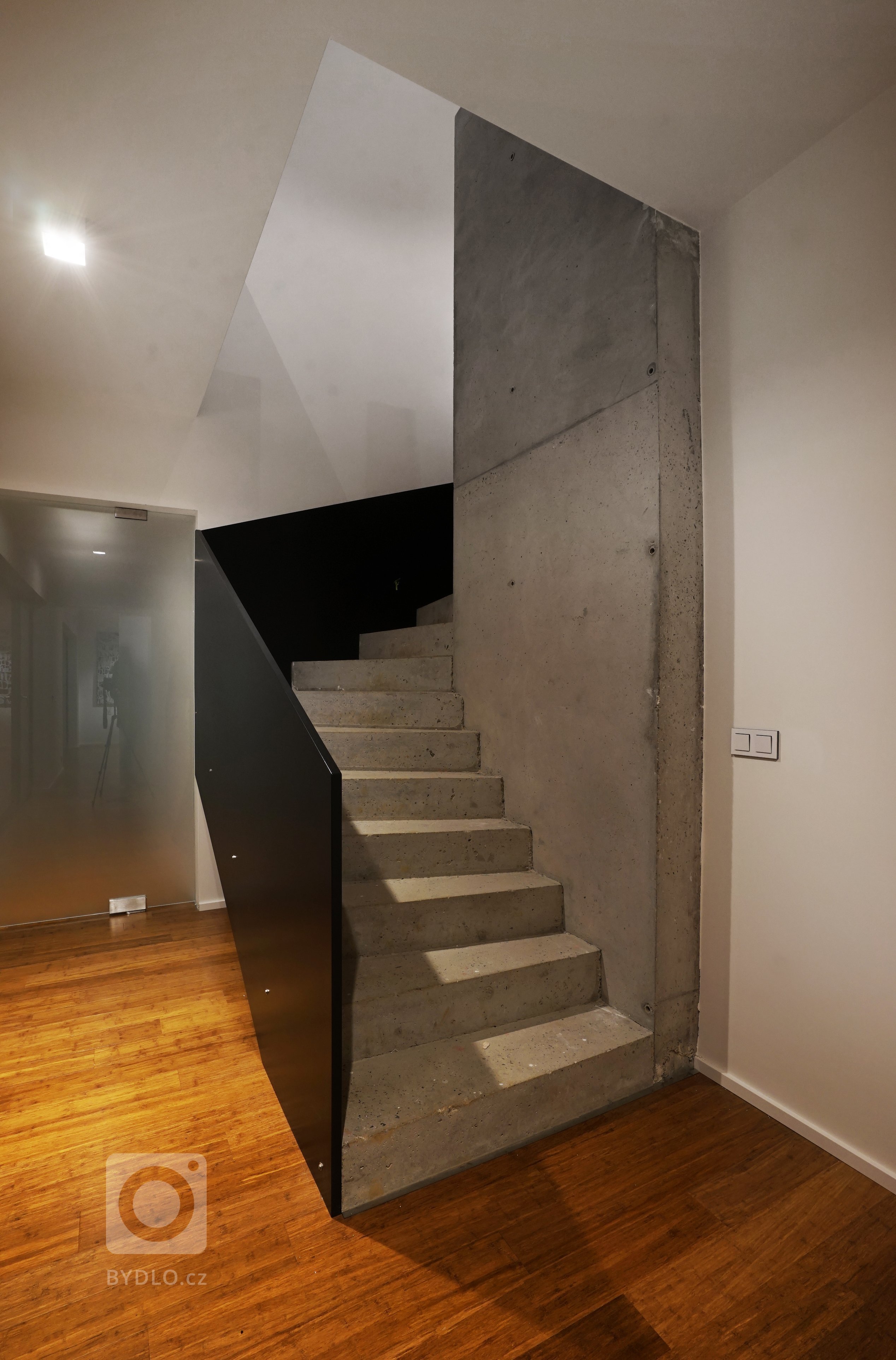 Představujeme vám novostavbu rodinného domu včetně návrhu interiéru a dohledu na realizaci. Tato novostavba zaujme svým působivým funkcionalistickým stylem,…