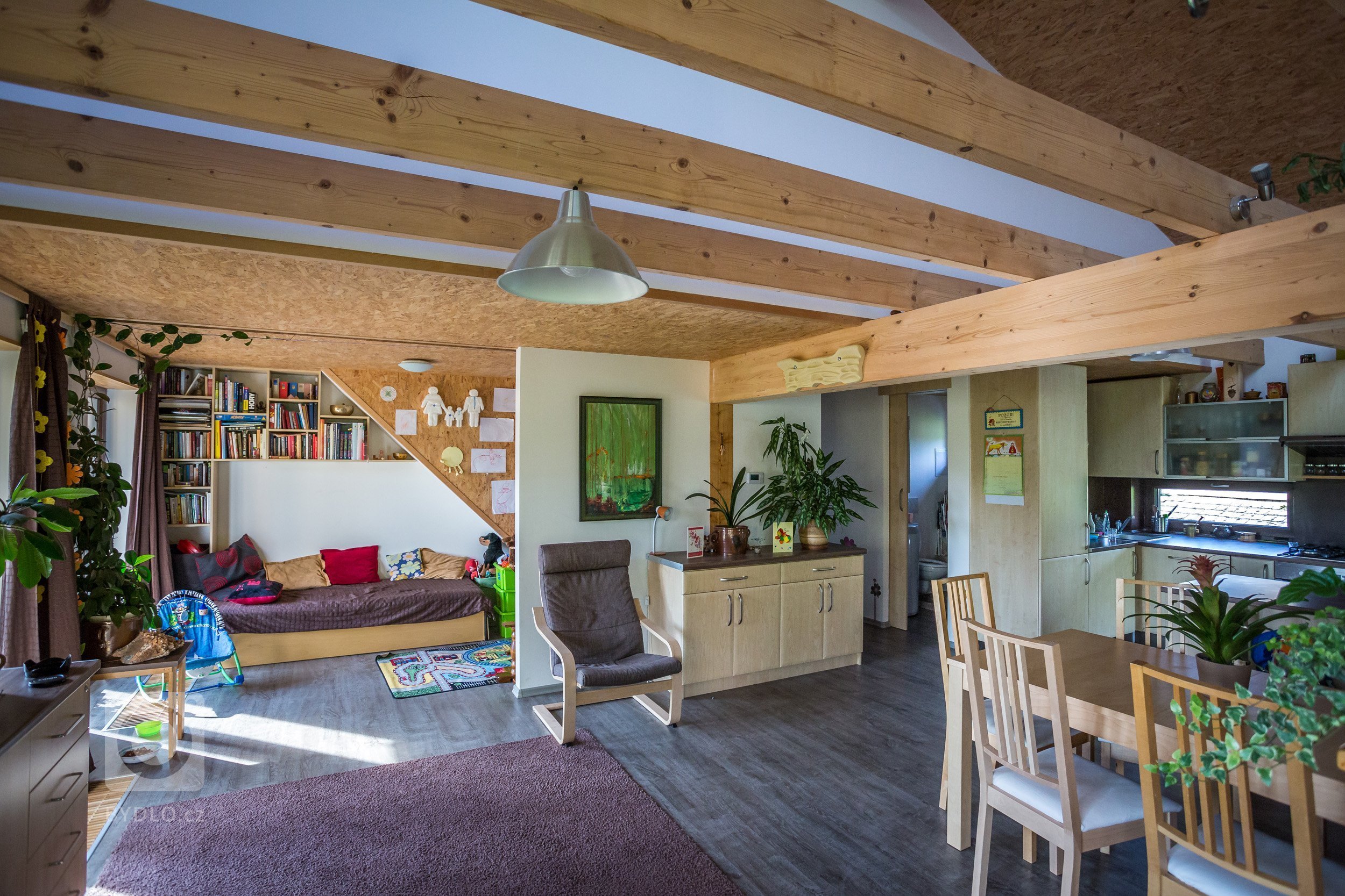 Rekonstrukce rodinného domu, Nástavba dřevostavbou a kompletní úpravy interiéru.
