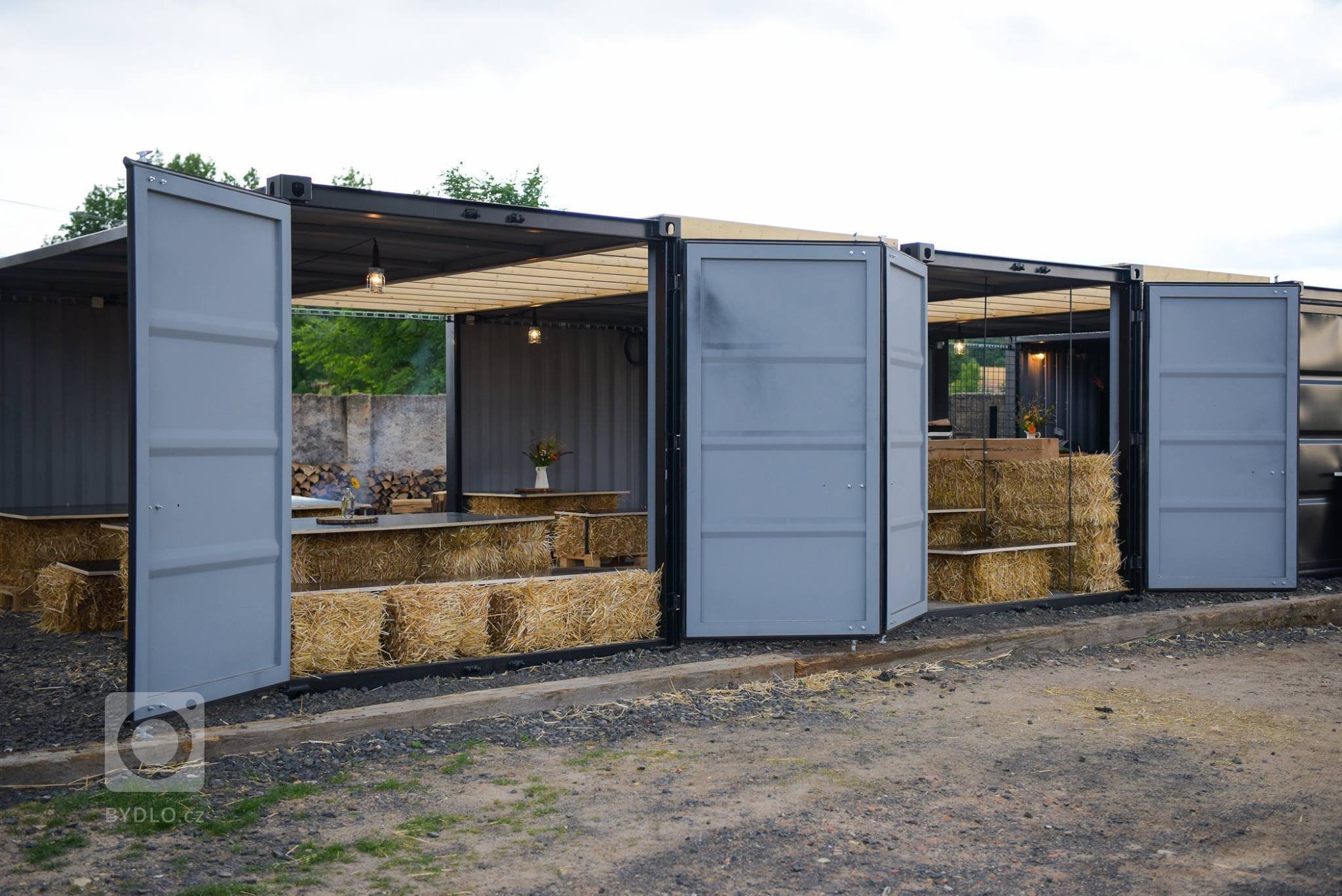 Venkovní bistro a eko terasa na statku Perlová Voda.&nbsp;
