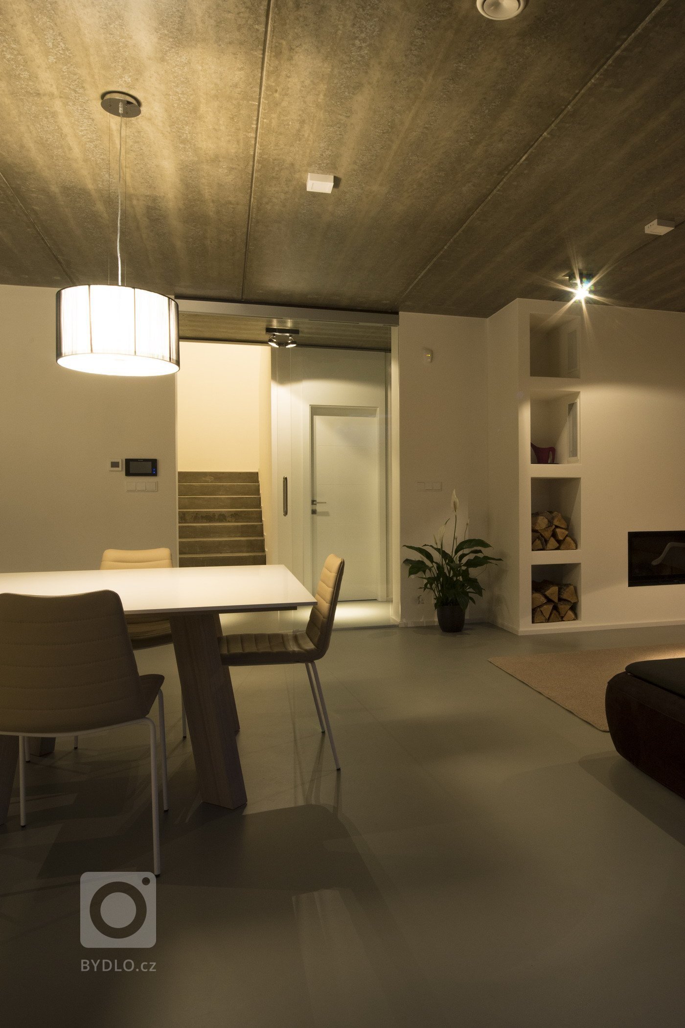 Novostavba rodinného domu v městské zástavbě, pozemek 450m2.
