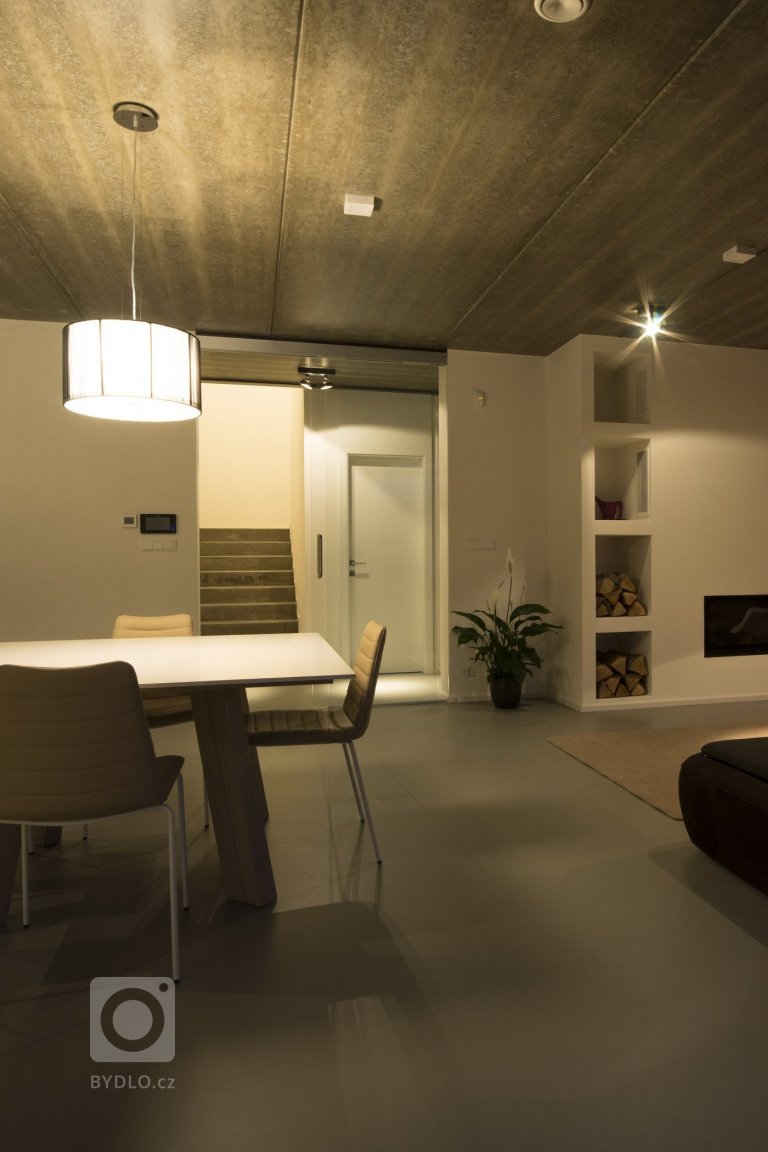 add picture to album