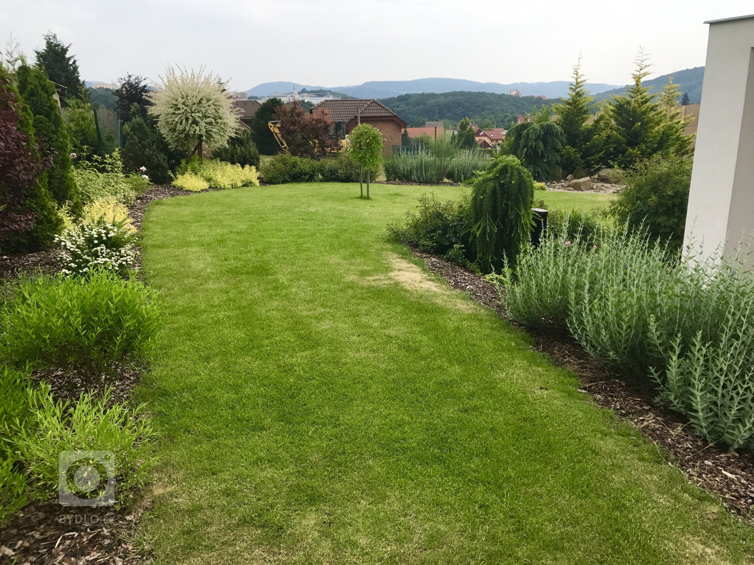 &nbsp;

Třetím rokem už zahrada roste do krásy
