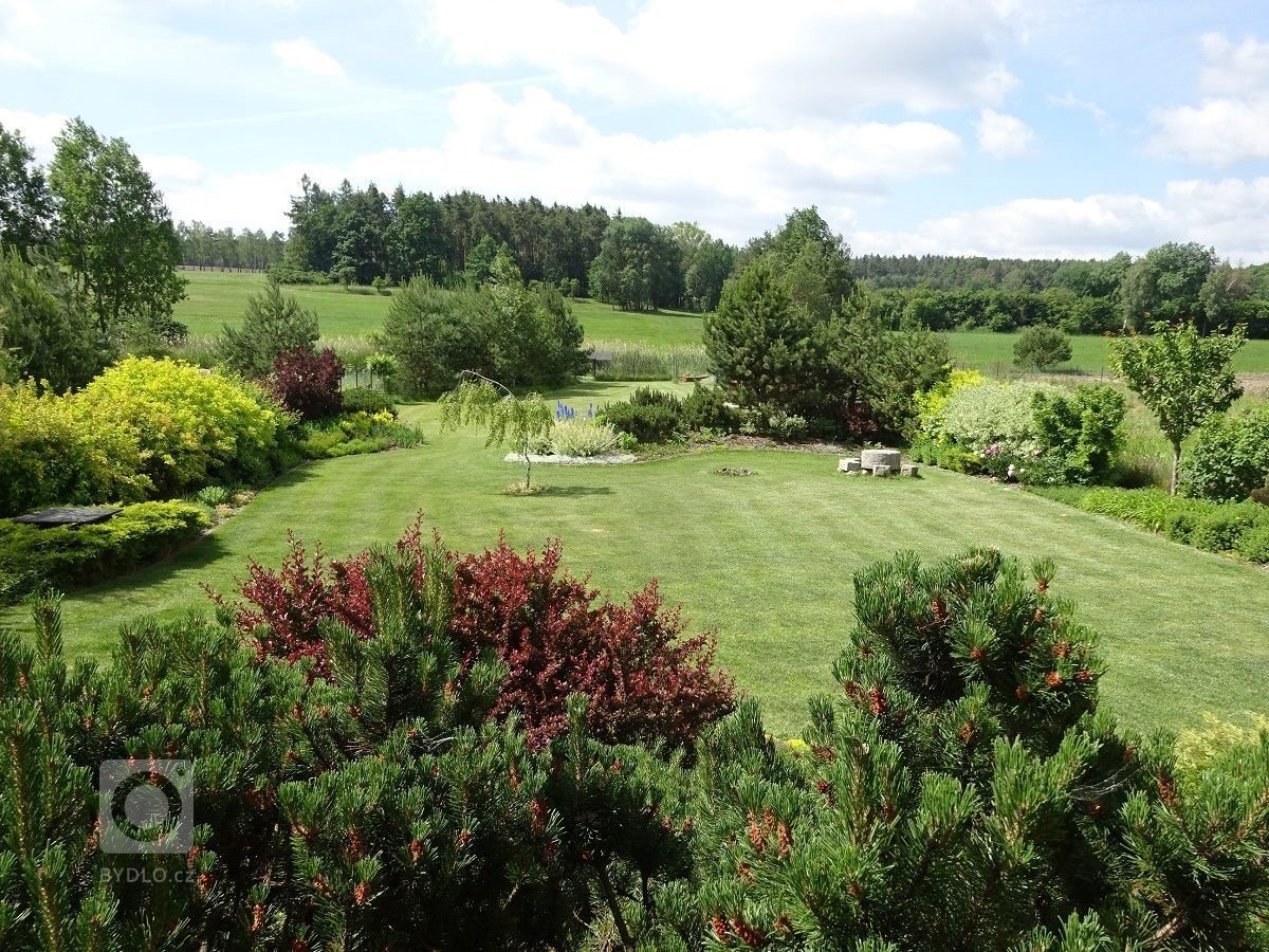 Touha člověka splynout s přírodou a vybudovat v ní domov může v dnešní přetechnizované době vyvolat spíše údiv, nicméně se nejedná o nic neobvyklého. Realizace…