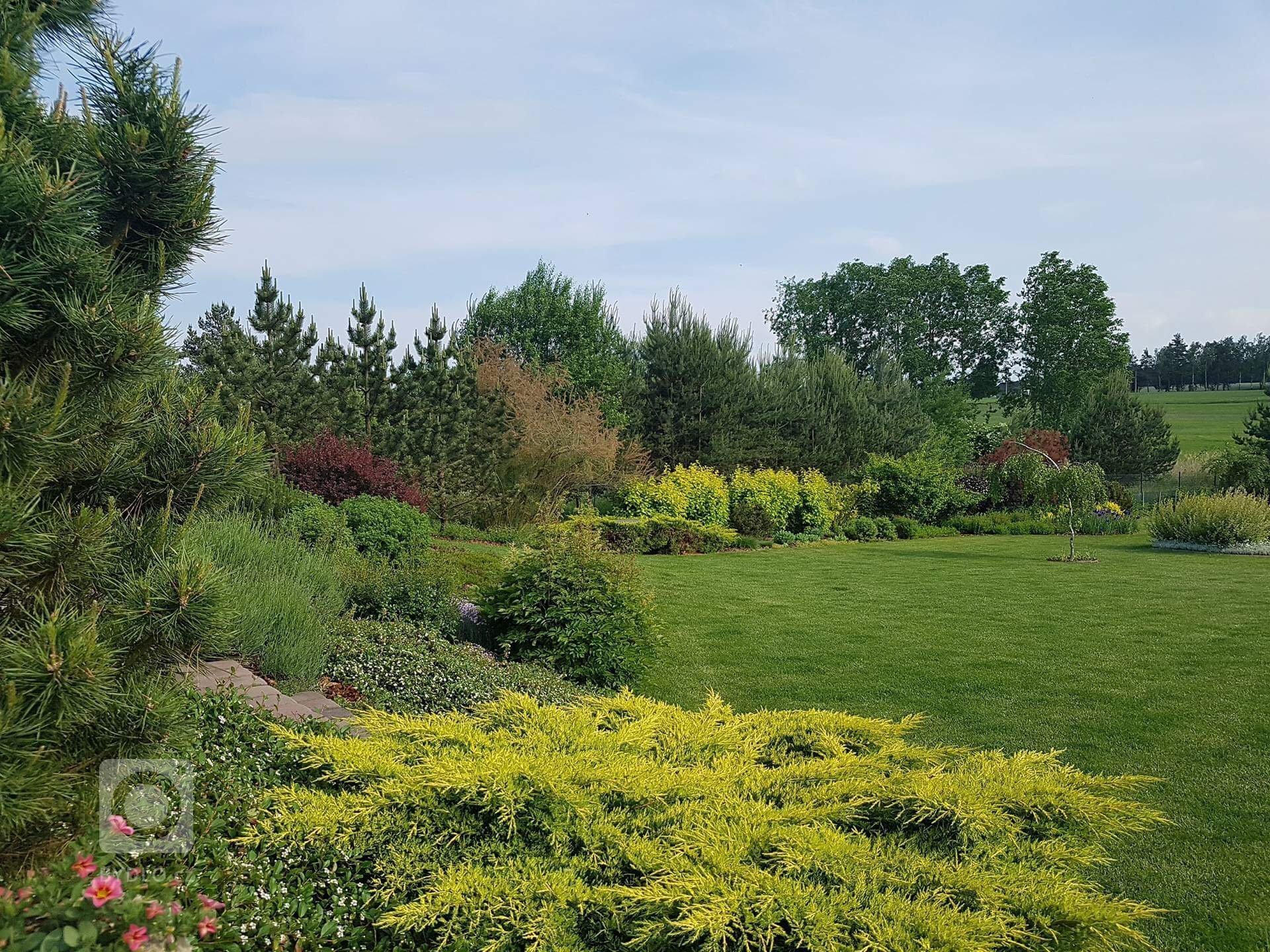 Touha člověka splynout s přírodou a vybudovat v ní domov může v dnešní přetechnizované době vyvolat spíše údiv, nicméně se nejedná o nic neobvyklého. Realizace…