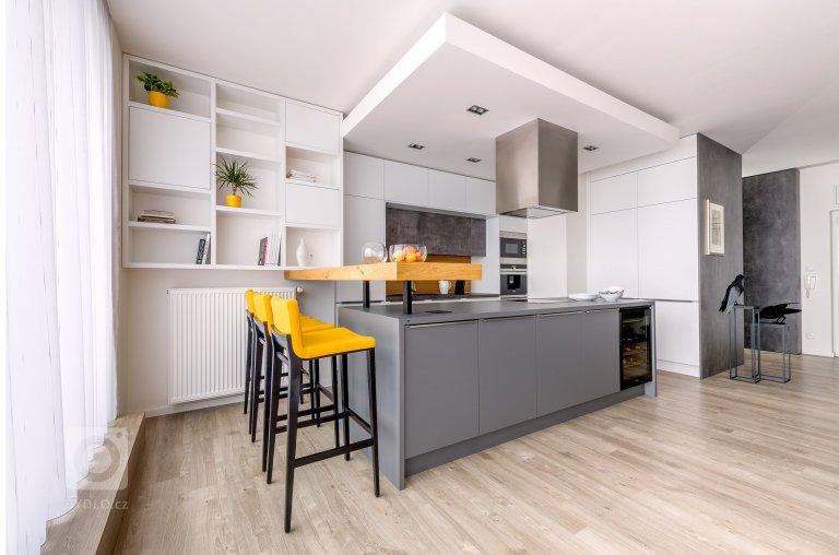 add picture to album