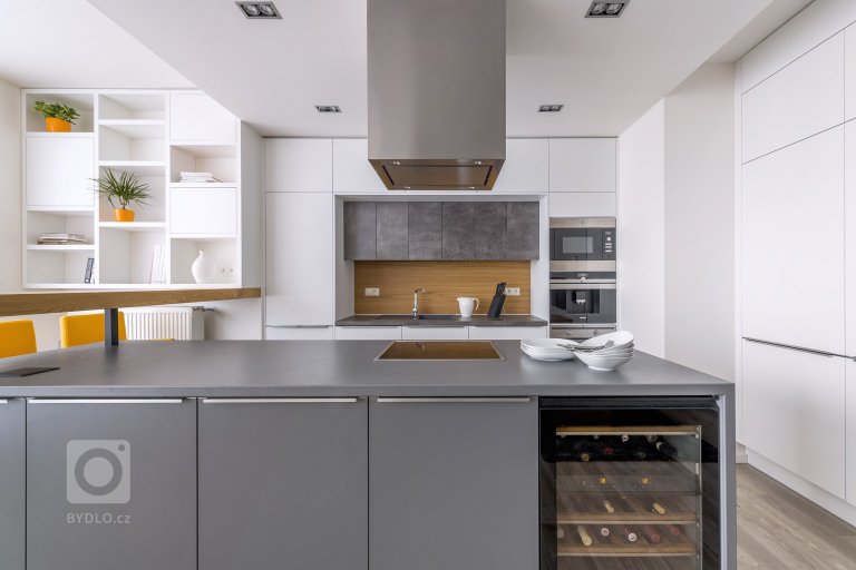 add picture to album