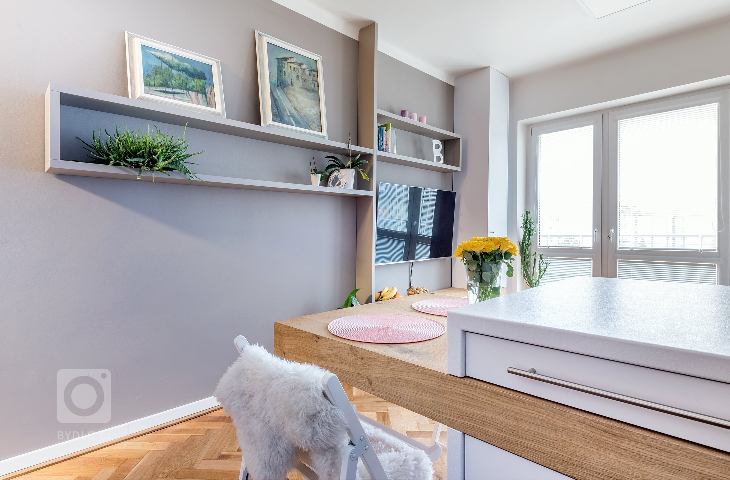 Garsonka pro mladou slečnu se po rekonstrukci posunula do jiného světa

&nbsp;
