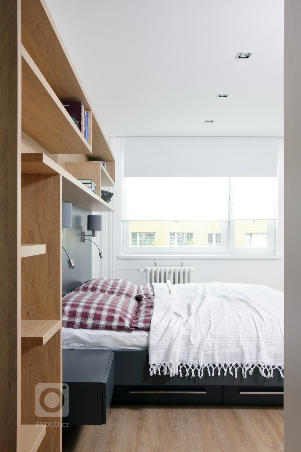 Ze dvou bytů jeden

Interiér panelového bytu s&nbsp;takto velkorysou dispozicí se podařilo vytvořit propojením dvou sousedících bytových jednotek. Majiteli…