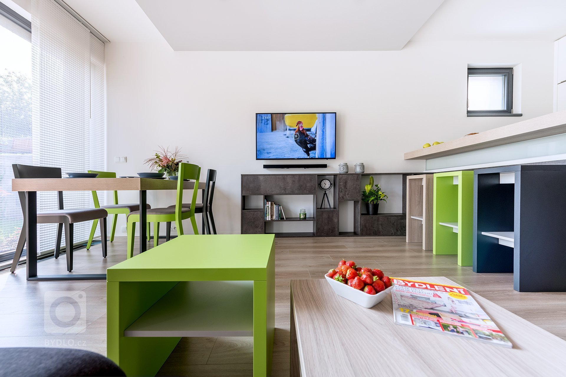 Majitelem domu je muž, který má ve střídavé péči dvě jedenáctileté dcery. Pro všechny tři nové obyvatele jsme se tedy snažili zařídit přívětivé a komfortní…