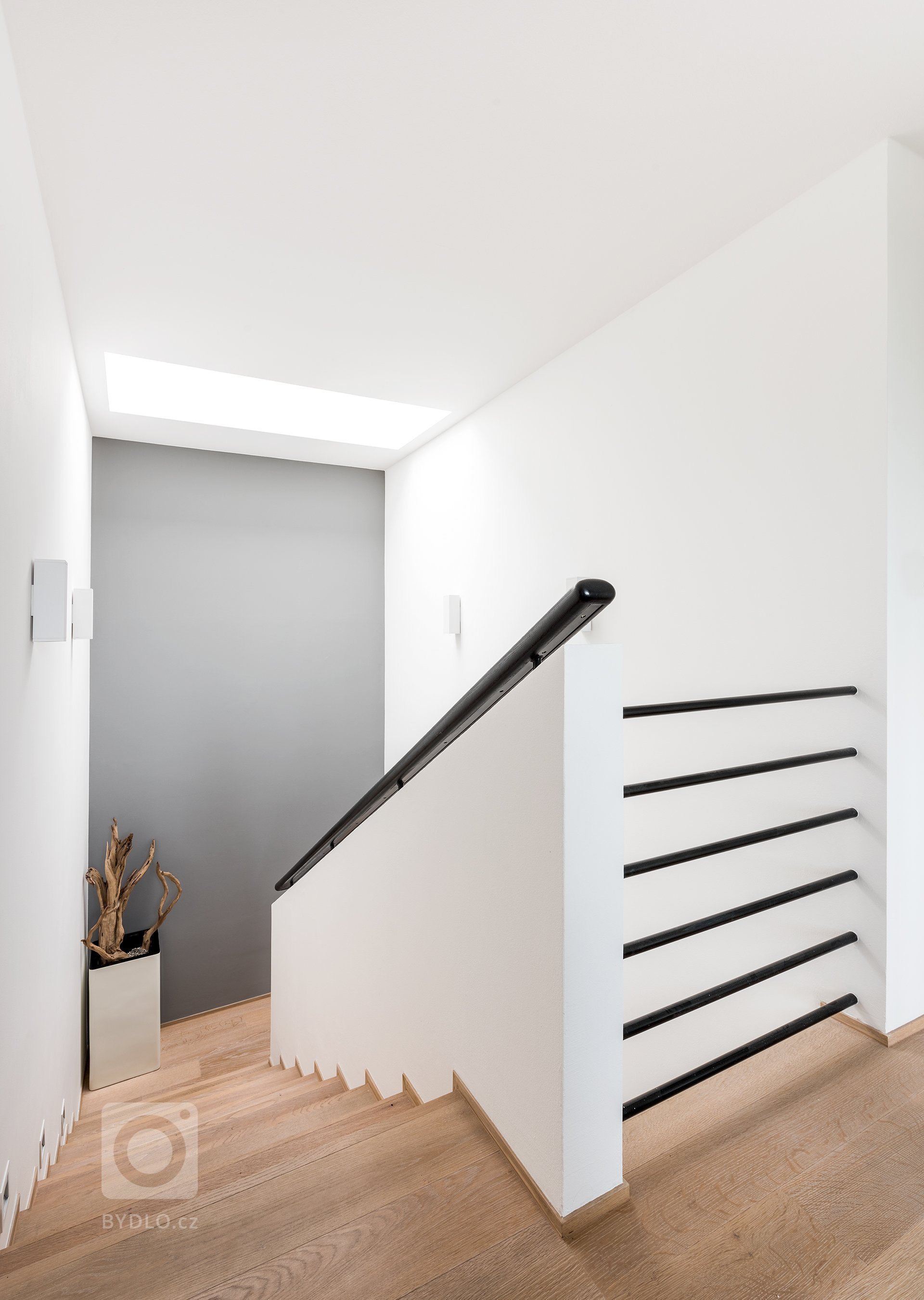 V případě moderního rodinného domu nešlo o nějakou důkladnou rekonstrukci, ale o osvěžení interiéru a nastavení jednotné linky, která se měla vinout celým…