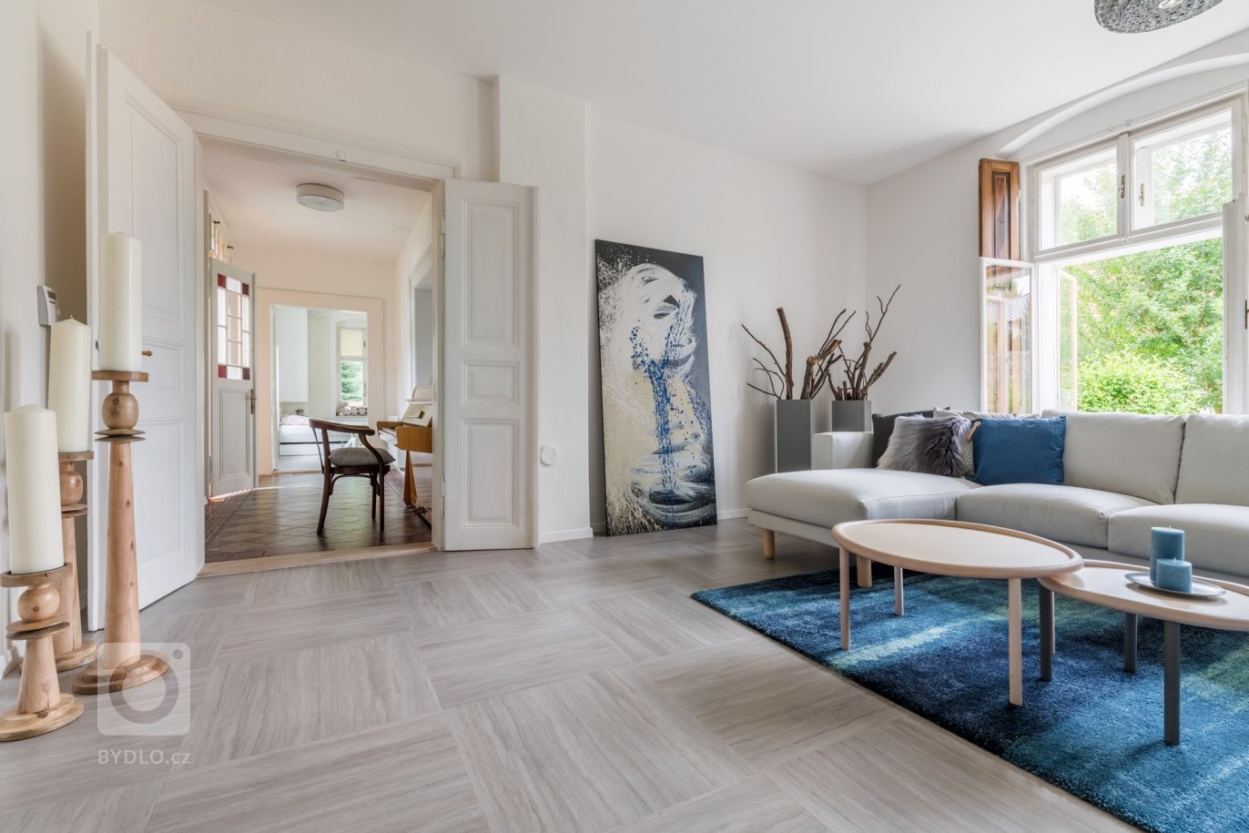 Statek postavený kolem roku 1880 měl typickou podobu české venkovské usedlosti, naším úkolem bylo zhostit se kompletní rekonstrukce interiérů.&nbsp;Požadavkem…