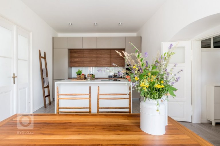 add picture to album