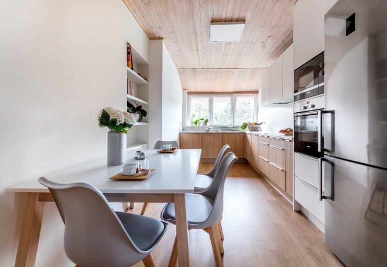 Moderní kuchyně s nádechem skandinávie.&nbsp;Skandinávský styl bydlení se v posledních letech těší velké oblibě.&nbsp;Tento interiérový styl se vyznačuje…