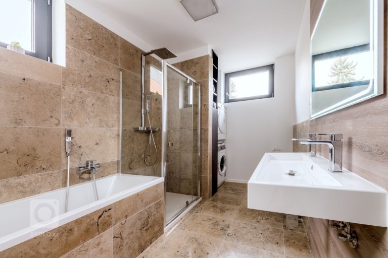 add picture to album