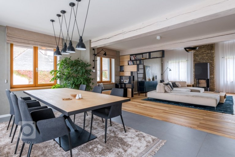 add picture to album