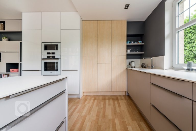 add picture to album