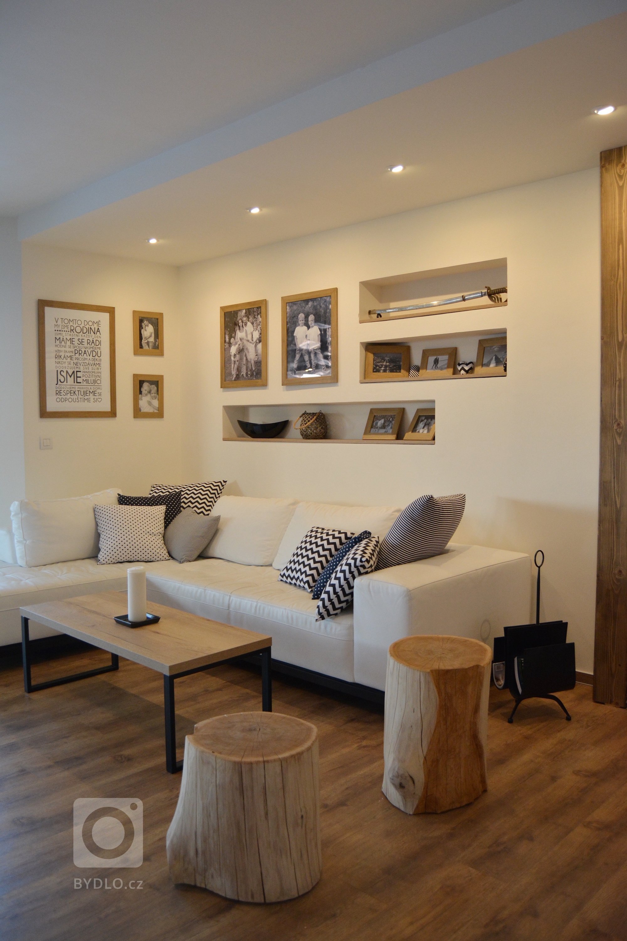 Rekonstrukce kuchyně a jídelny se zásadní změnou dispozic - přemístění kuchyňské linky, změna tvaru z L na G, vytvoření jídelního koutu pomocí trámů a…