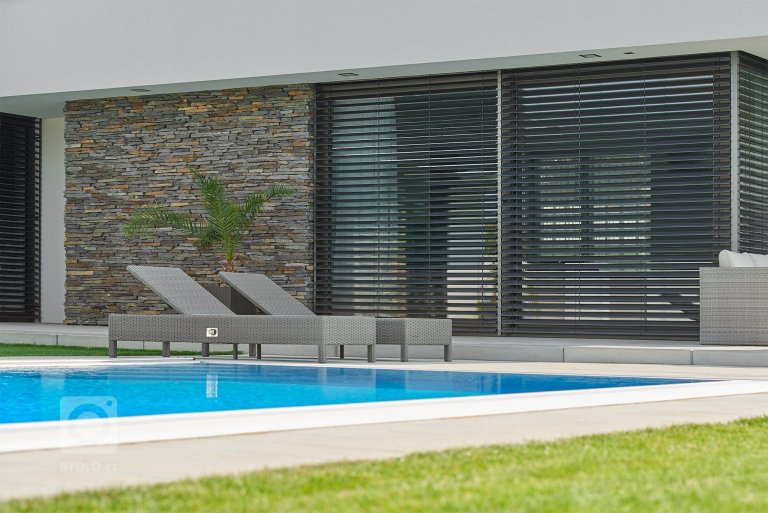 add picture to album