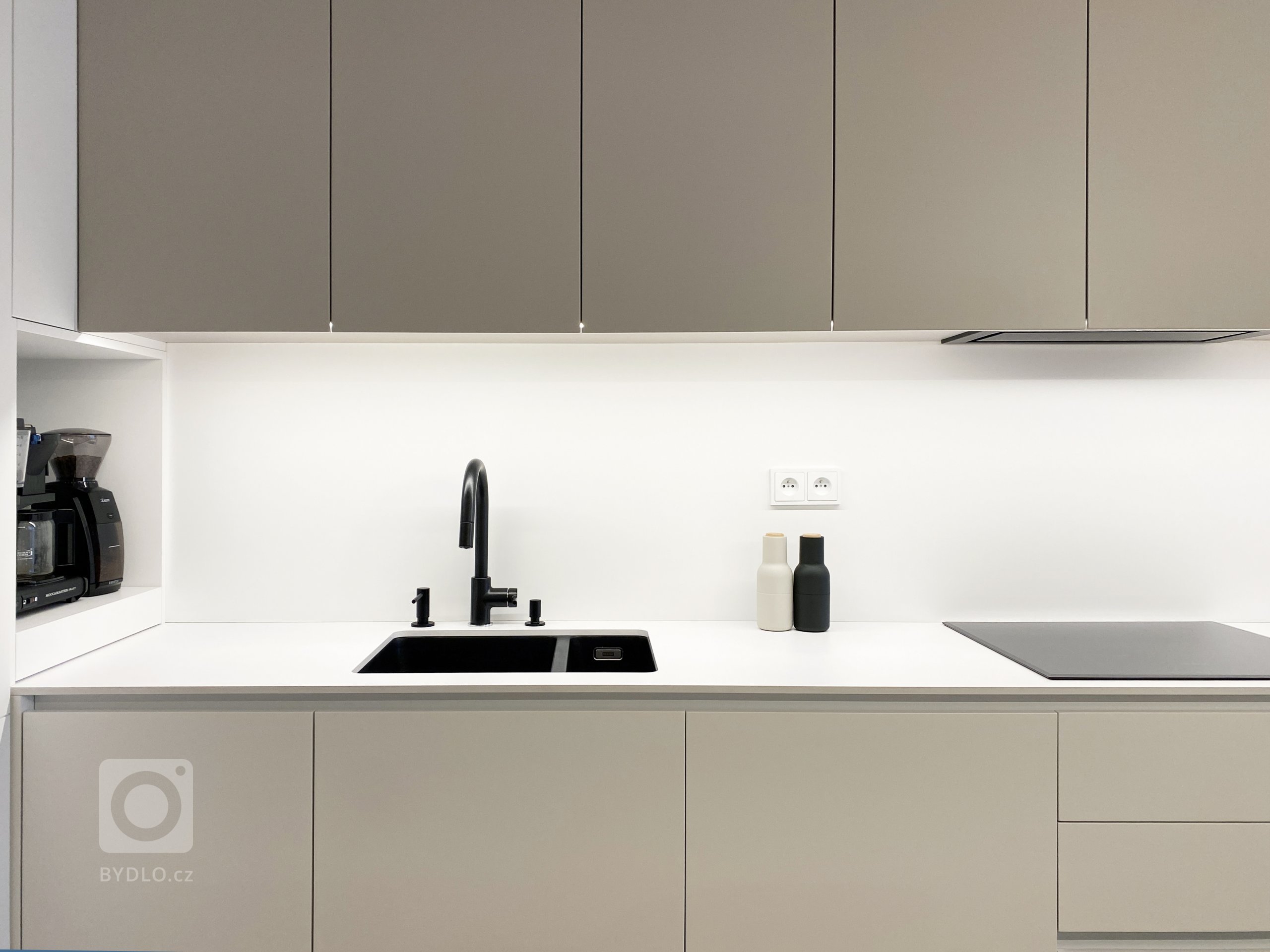 Byt v&nbsp;developerském projektu na okraji Prahy koupili klienti ve fázi, když již nebylo možné provádět žádné klientské změny. Přesto se nakonec rozhodli…