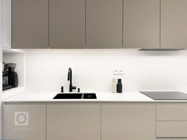 add picture to album