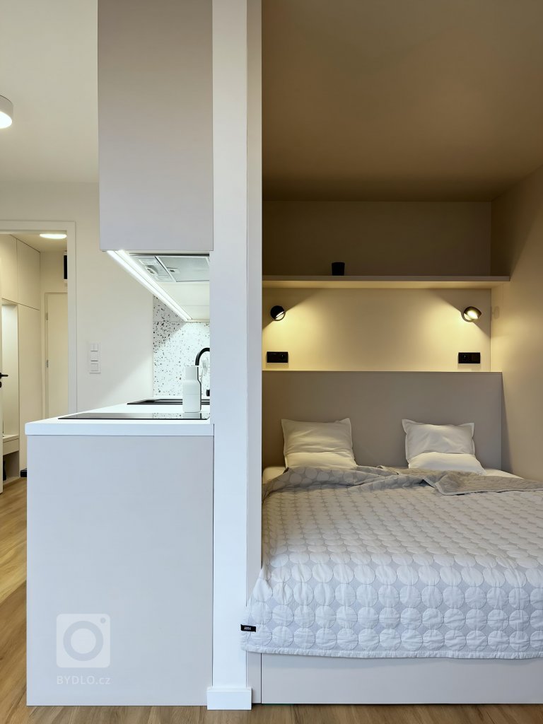 add picture to album