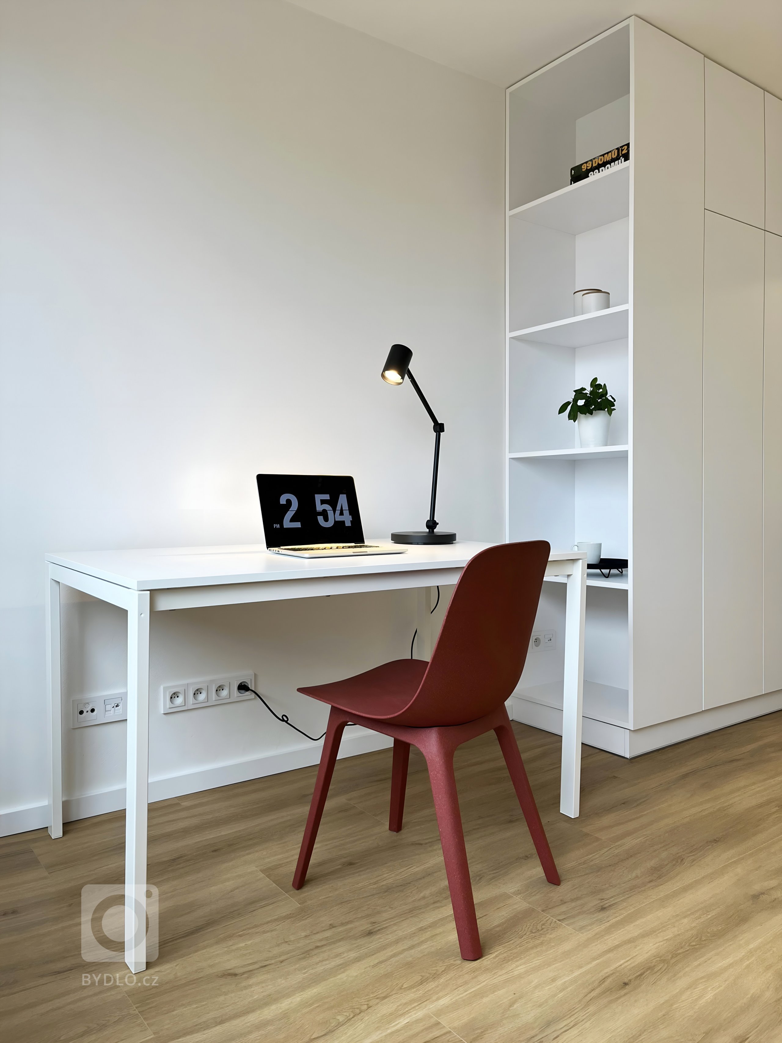 Řešená garsonka se nachází v&nbsp;panelovém domě v&nbsp;brněnské Líšni s&nbsp;krásným výhledem na město Brno. Panelová konstrukce domu a malá plocha bytu do…