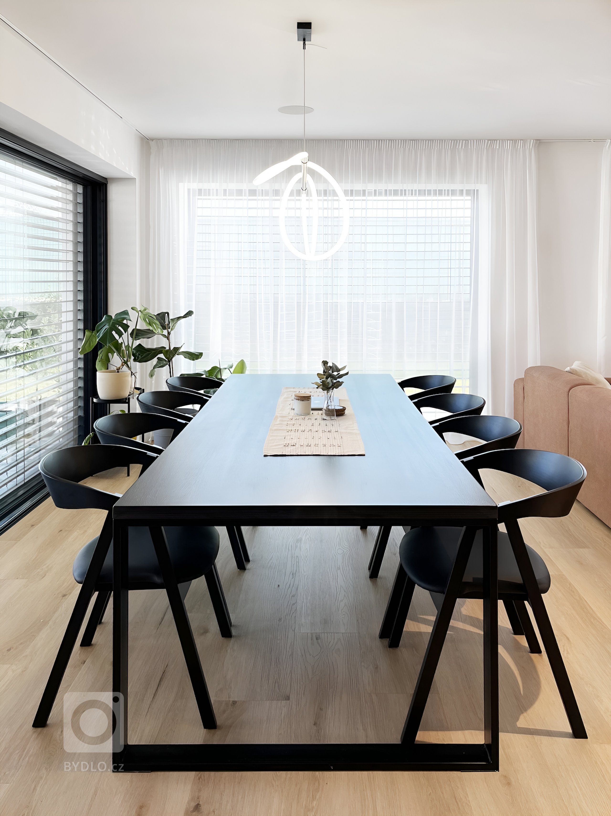 S&nbsp;požadavkem na návrh interiéru rozlehlého domu ve Velké Bíteši u Brna přišli klienti ještě ve fázi projektu stavby. To bývá vždy velkou výhodou, protože…