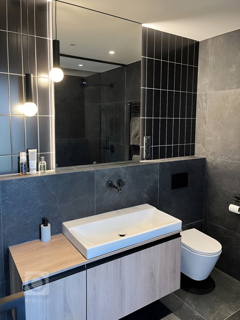 add picture to album