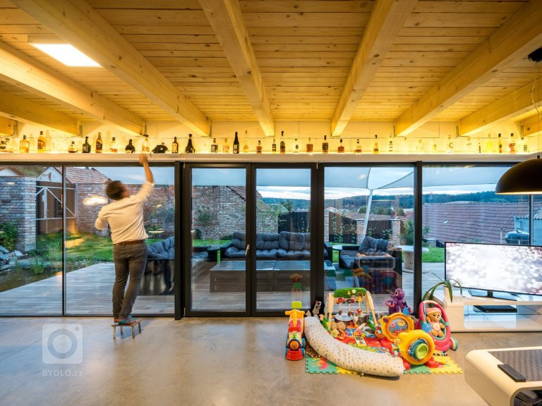 add picture to album