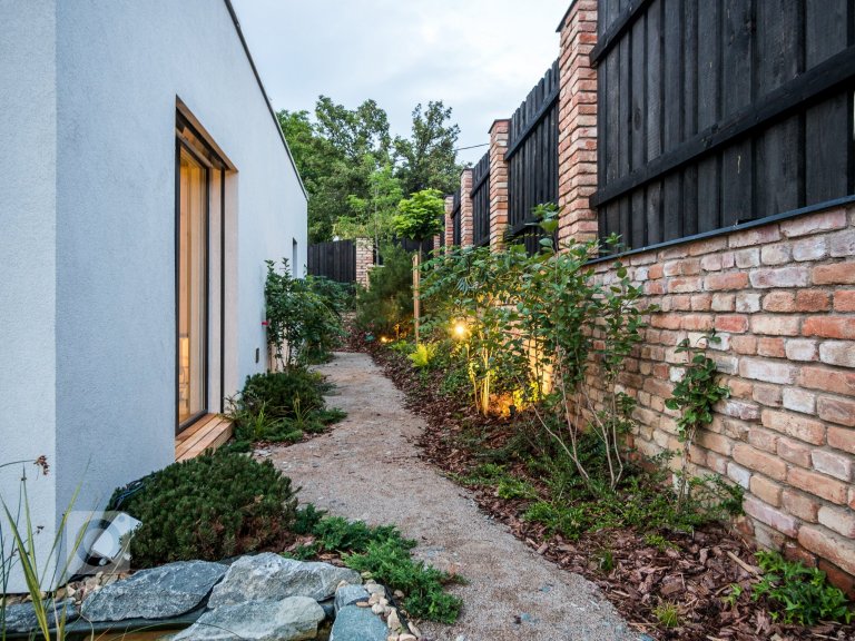 add picture to album