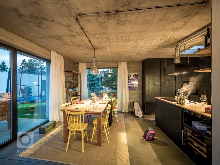 add picture to album